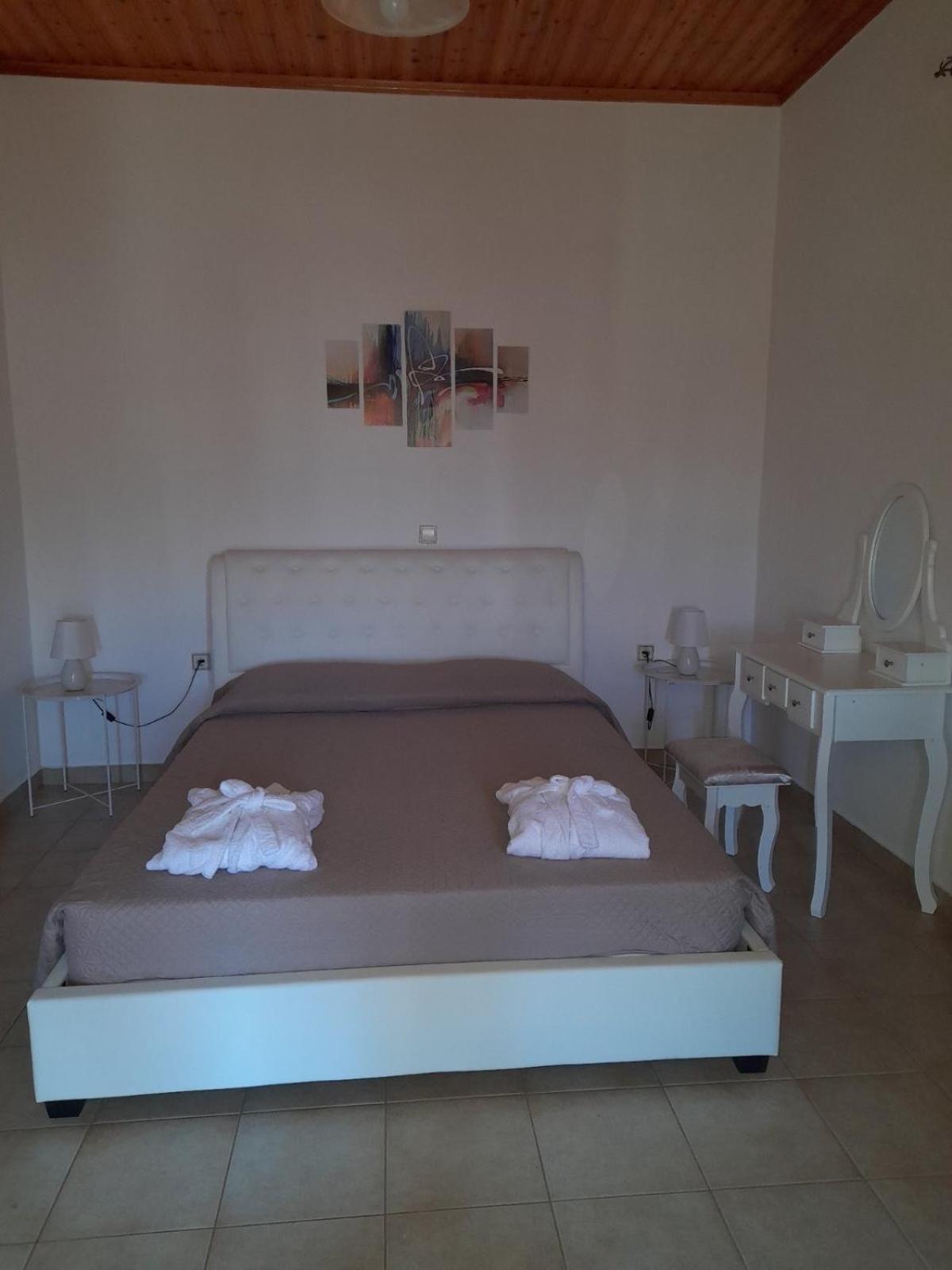 Helenik House * Halikounas